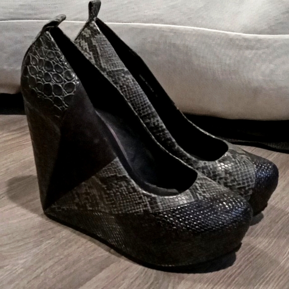 Aldo | Chunky Platform Wedge | Black Snakeskin Heels | 8.5W | Like New. - Picture 10 of 10